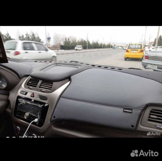 Кожаная накидка на торпеду chevrolet cobalt/R4