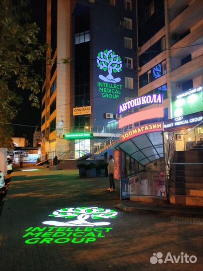 Гобо проектор для рекламы на асфальте