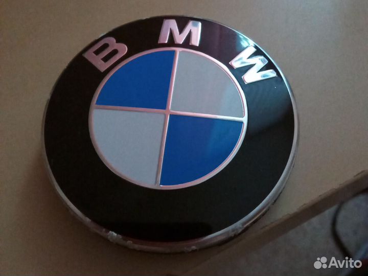 Эмблема bmw на капот