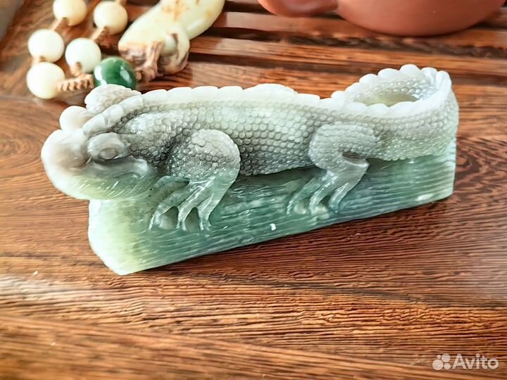 Фигурка из Нефрита Юй