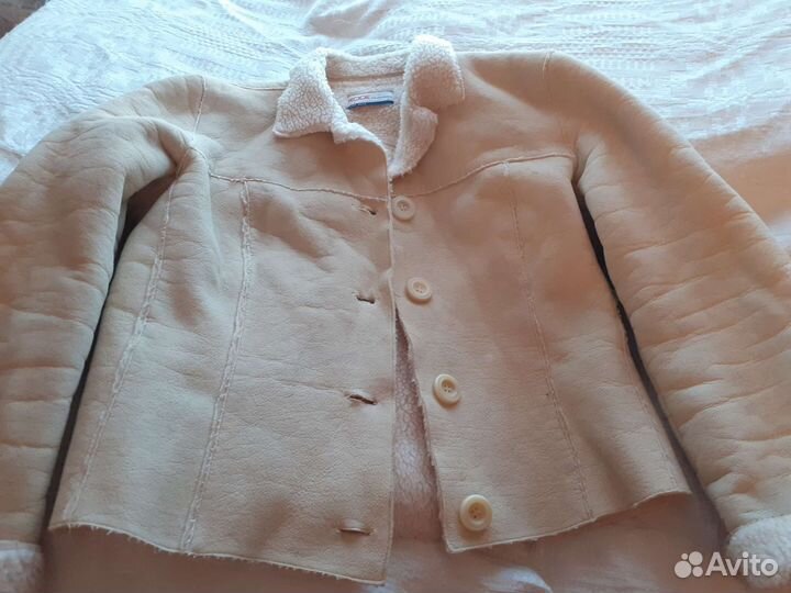 Куртки, полушубки светлые облегченки