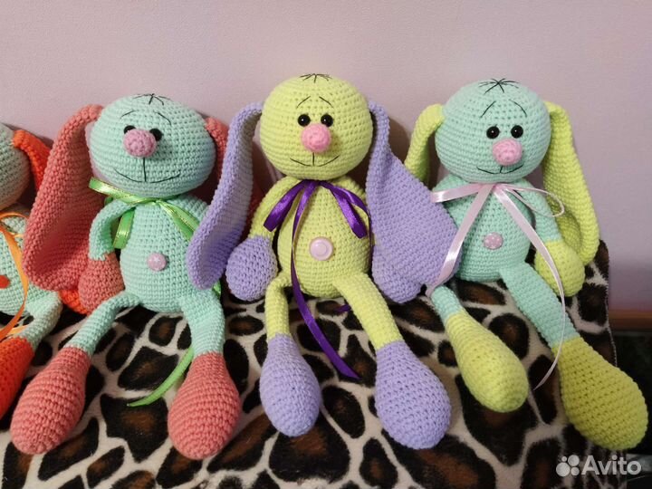 Вязаные игрушки Зайки