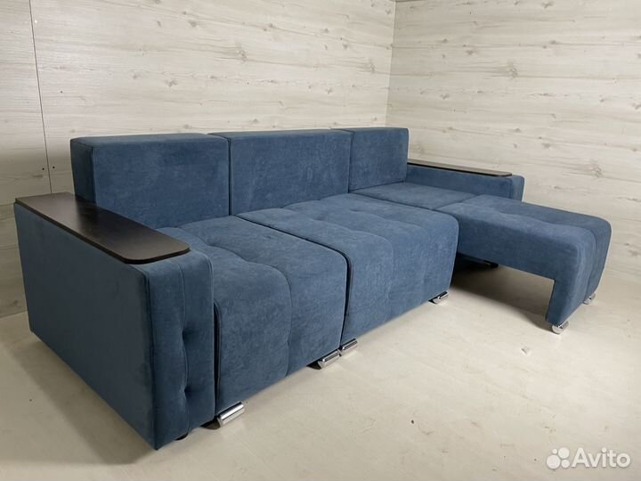 Диван угловой с накладками