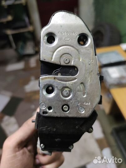 Замок двери задней правой Kia spectra