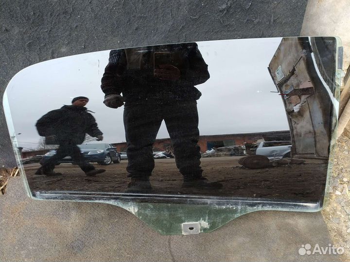 Задние правые стекло fiat grand punto