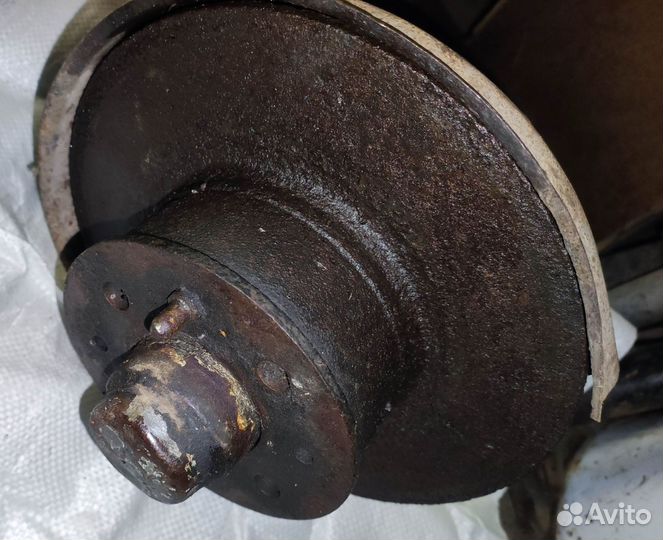 Поворотный кулак левый на ваз-2107