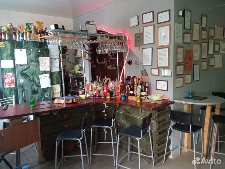 Нянька-философ,слушатель,собеседник со своим баром