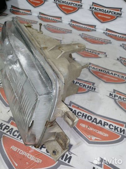 Фара Toyota Corolla справа спереди