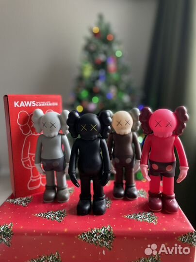 Коллекционная фигурка kaws