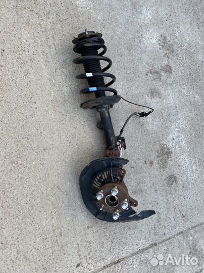Правая стойка Тойота highlander в сборе с кулаком