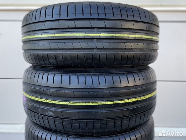 Pirelli P Zero PZ4 245/35 R20 и 275/30 R20