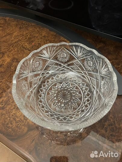 Большая хрустальная ваза для цветов