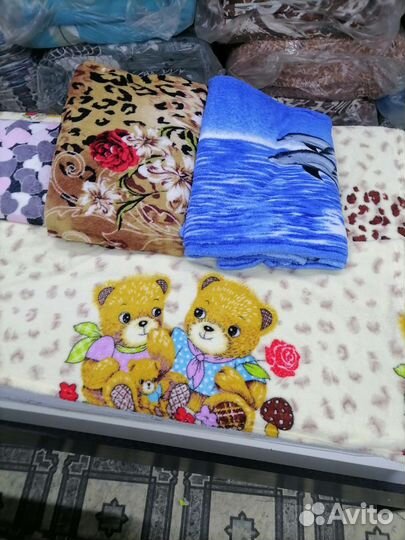 Пледы и покрывало