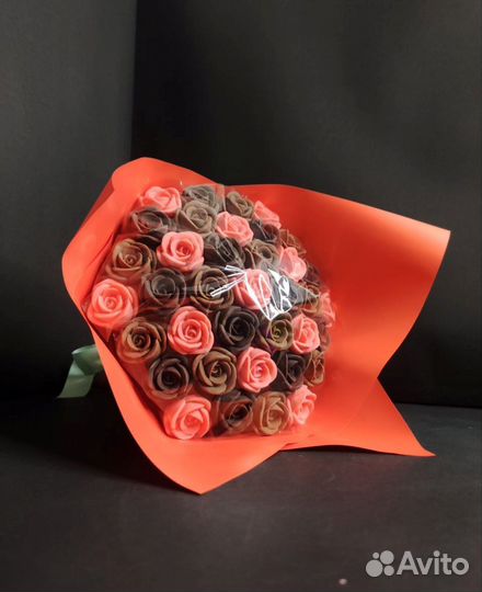 Розы из Трёх Видов Шоколада - 37 шт в Букете