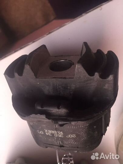 Сайлентблок задней балки подрамника на Mercedes ор