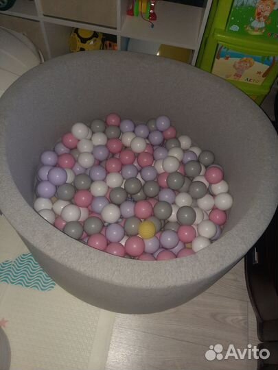 Сухой бассейн с шариками