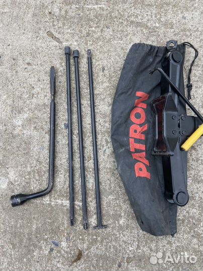 Продаю ключ для опуска запасного колеса