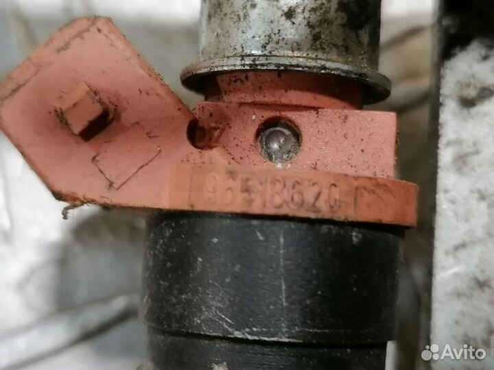 Форсунка двигателя Chevrolet Aveo 2005-2011