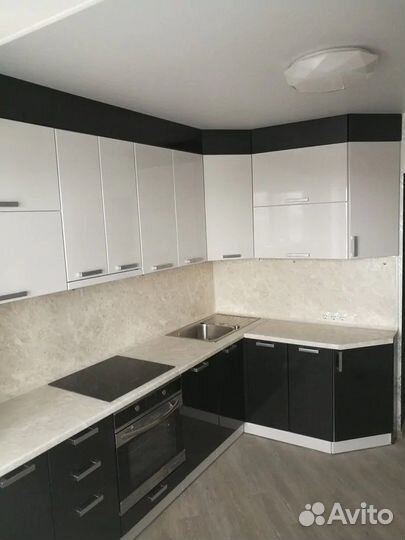 Угловая кухня небольшая