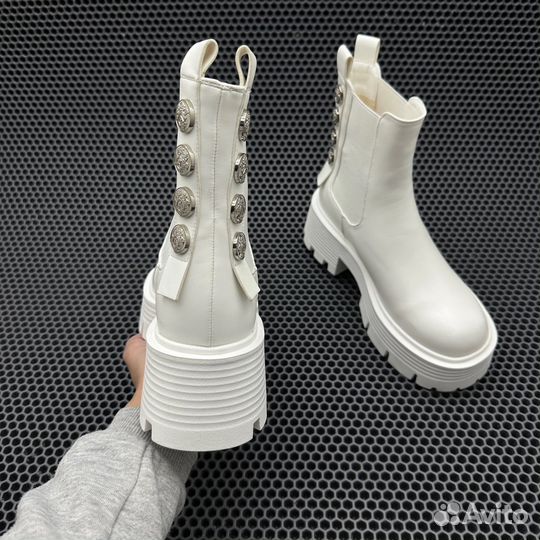 Ботинки женские зимние с мехом белые