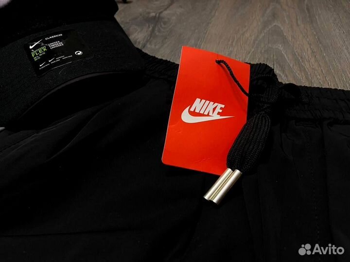 Спортивные штаны Nike Swoosh