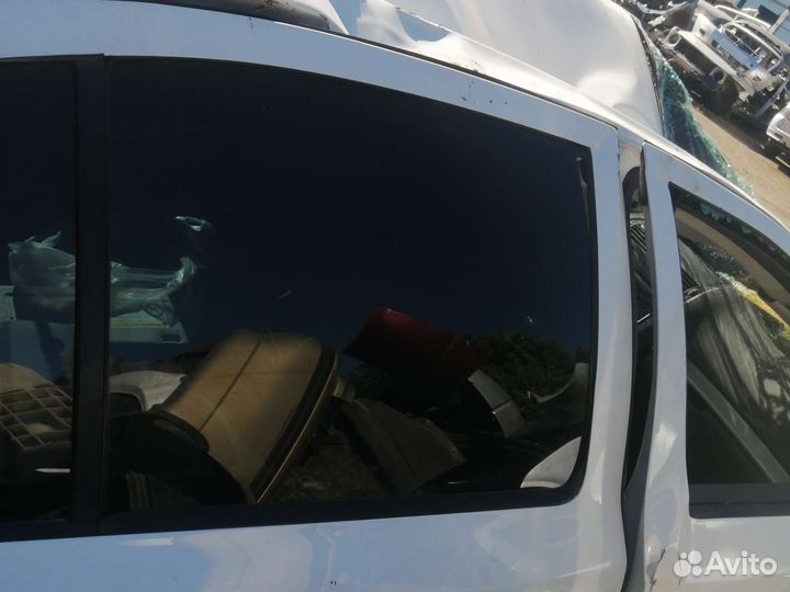 Заднее правое стекло Skoda Octavia A5 2008-2013