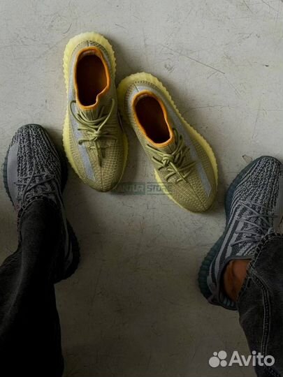 Кроссовки унисекс Adidas Yeezy Boost 350 зеленые