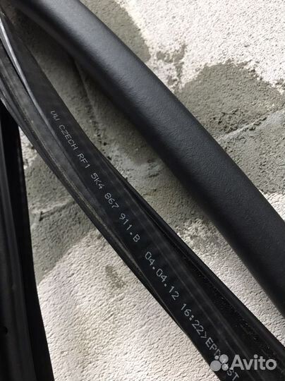 Уплотнитель проема двери Superb 2,Golf 6