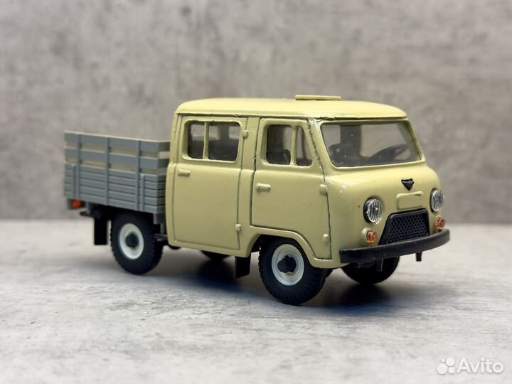 Модель автомобиля УАЗ 39094 фермер 1:43