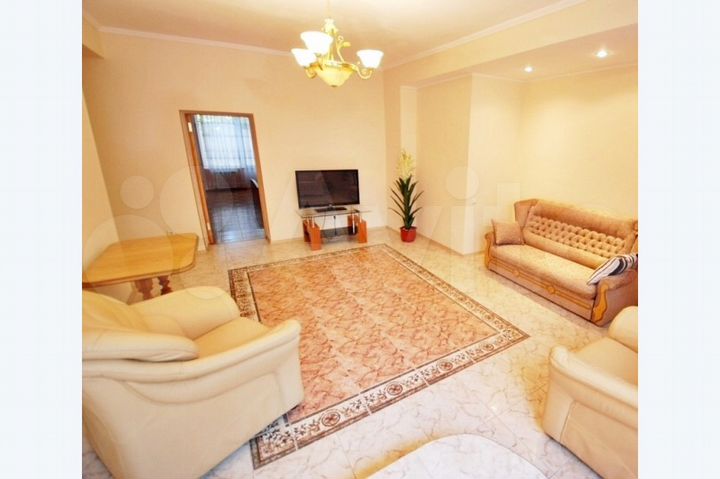 3-к. квартира, 95 м², 1/3 эт.