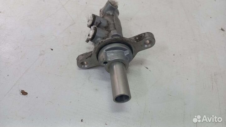 Главный тормозной цилиндр Toyota Camry v55