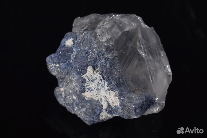 Кварц с дюмортьеритом. Лот №952