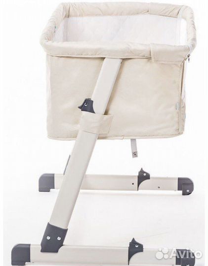 Детская кроватка с маятником nuovita