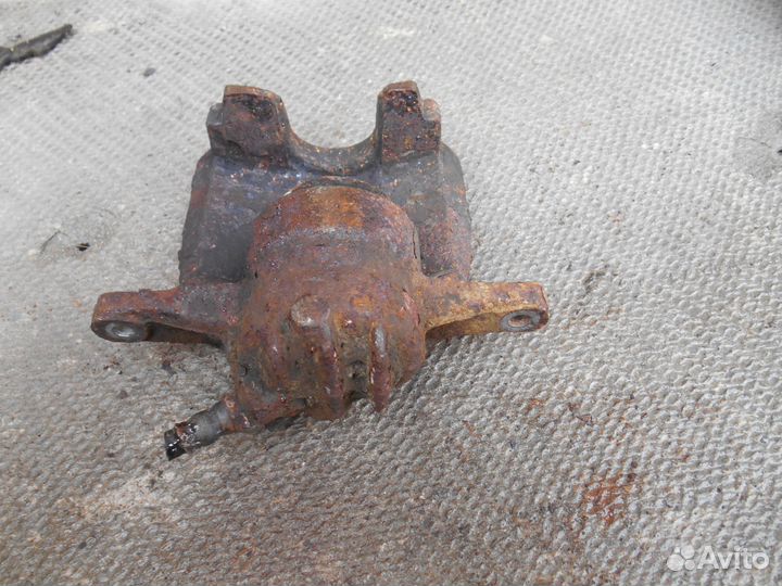 Передний правый суппорт Peugeot 307 Пежо 307