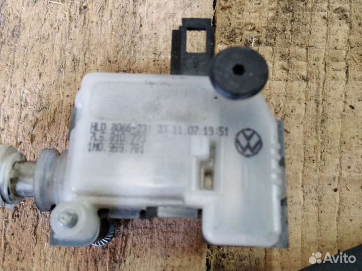 Порше Кайен 955 957 замок лючка бензобака