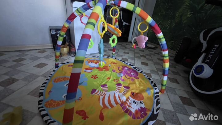 Детский коврик, мобиль, погремушки