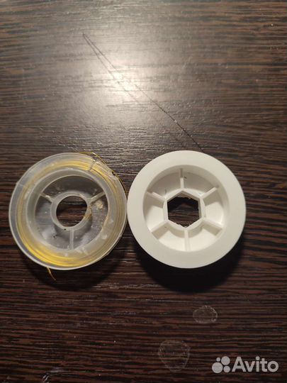 Катушка проволока и нитка