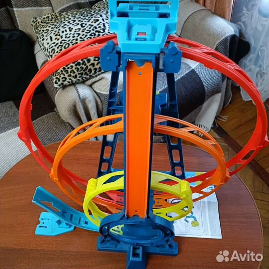 Hot Wheels Тройная петля