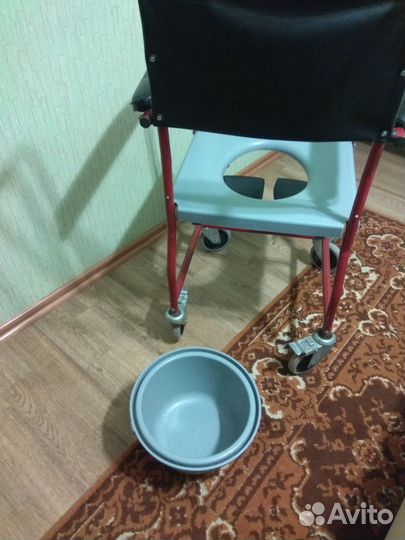 Стул-туалет на колесиках