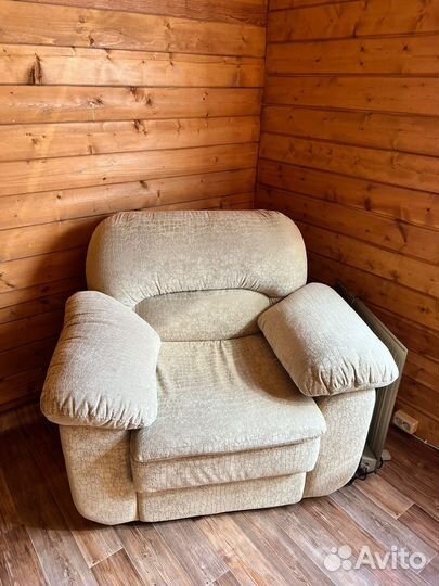 Угловой диван и кресло бу