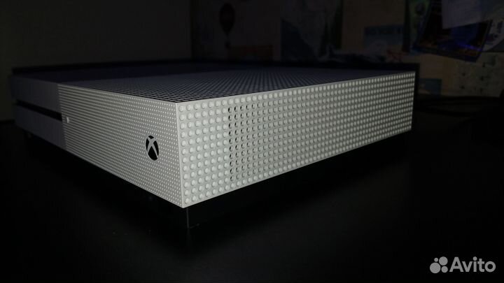 Xbox one s 1tb с геймпадом