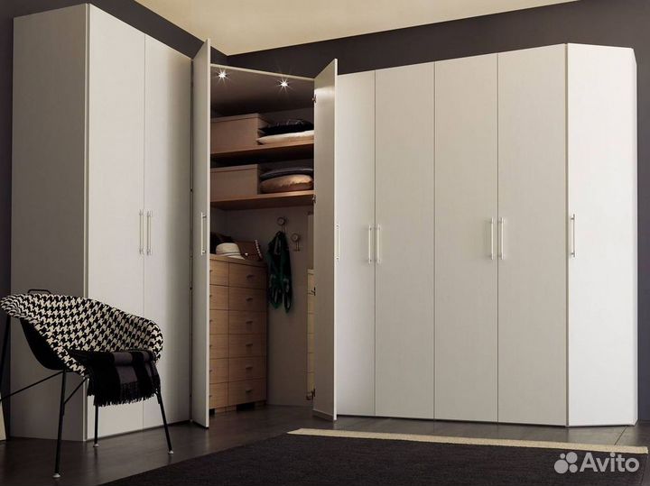 Зеркальный шкаф