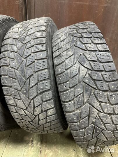 Dunlop SP Winter Ice 02 215/60 R16 99T