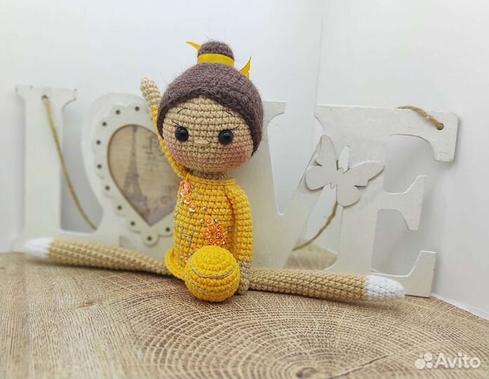 Куколка гимнастка вязаная мягкая игрушка