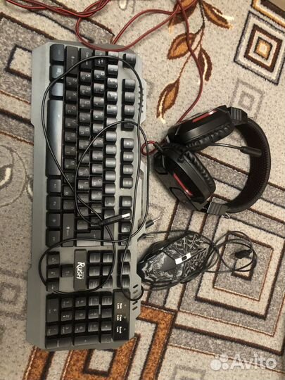 Игровая клавиатура и мышь и наушники с микрофоном
