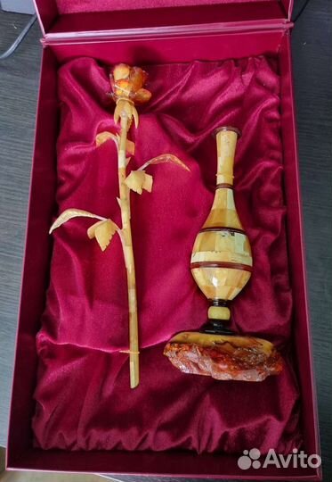 Янтарная роза в Янтарной вазе