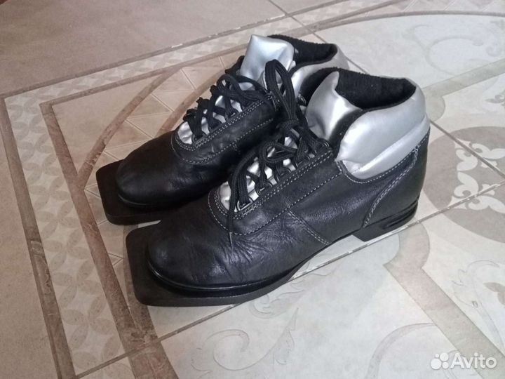 Лыжные ботинки р35