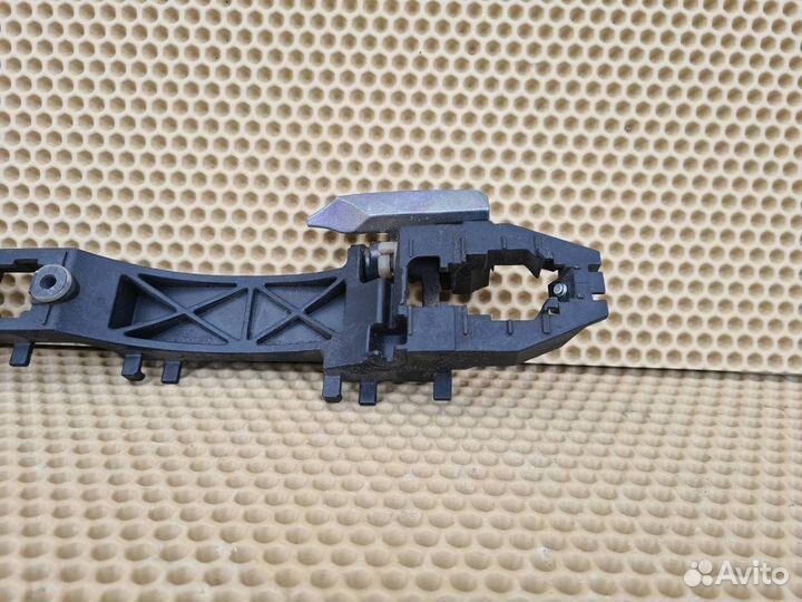 Кронштейн ручки двери передний левый Infiniti G