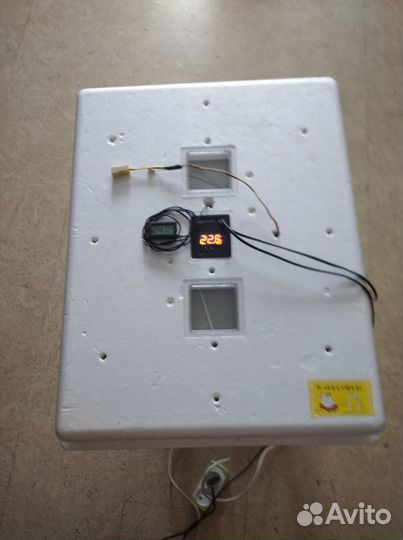 Инкубатор «несушка»«модернизированный» на 104 яйца