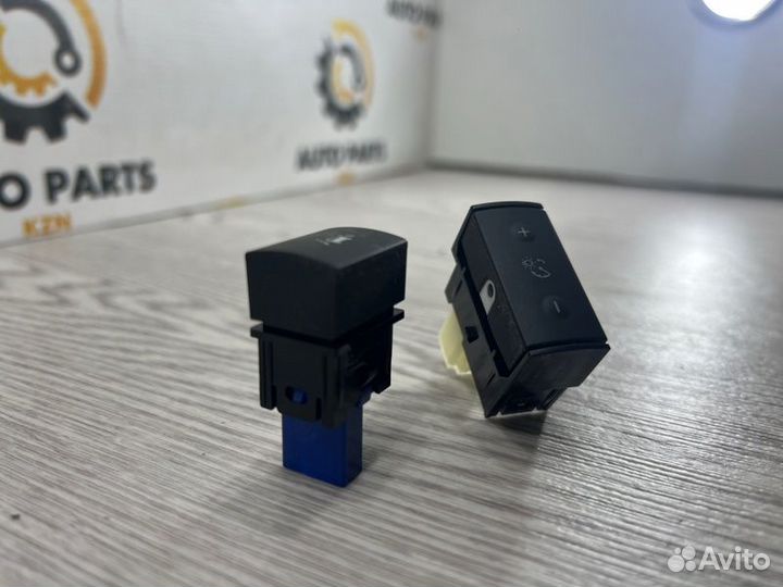 Кнопка Mitsubishi Outlander 4 GM PR